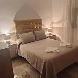 Cuadro De La Virgen - Vivienda Turistica Andújar